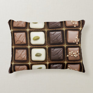 Handgemachte Luxusschokolade in einem Kasten Dekokissen