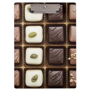 Handgemachte Luxusschokolade in einem Kasten Klemmbrett