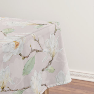 Handgemalte weiße Magnolia auf Rosa Tischdecke