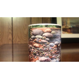 Handgemalter Wald mit Brook Kaffeetasse