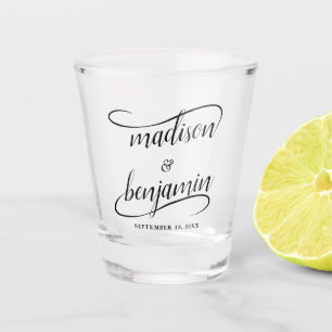 Handgeschriebene Swash-Kalligraphie von Braut und  Schnapsglas