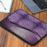Handgeschriebener Name Glam Lila Metal Glitzer Laptopschutzhülle<br><div class="desc">Dieses Design kann in dem Bereich personalisiert werden, der durch das Ändern des Fotos und/oder Textes zur Verfügung gestellt wird. Sie können auch angepasst werden, indem Sie auf Vorlage personalisieren klicken und dann auf die Schaltfläche klicken, um weitere Optionen anzupassen, um die Hintergrundfarbe zu löschen oder zu ändern, Text hinzuzufügen,...</div>
