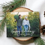 Handgeschriebenes Script Happy Holidays Couple Fot Postkarte<br><div class="desc">Trendy Modern Handgeschriebenes Script Happy Holidays Foto Postcard</div>