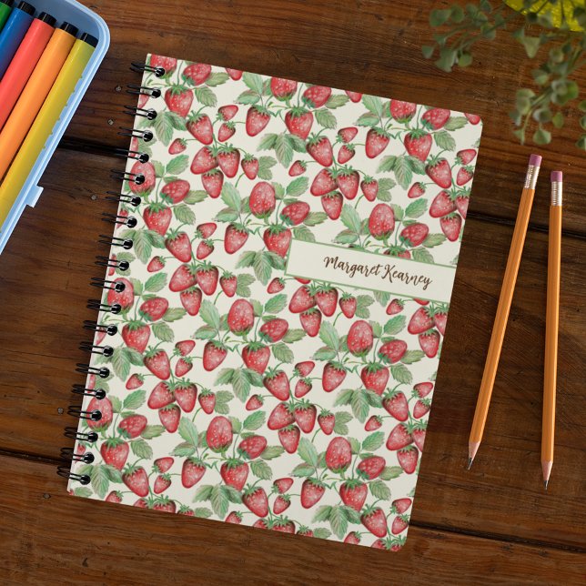 HandGezeichnet Erdbeermuster Personalisiert Elfenb Notizbuch (This beautiful strawberry pattern is hand-drawn, inspired by the artwork of the Victorian era.)