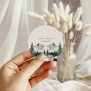 Handgezeichnete Berg-Sommer-Hochzeit Runder Aufkleber