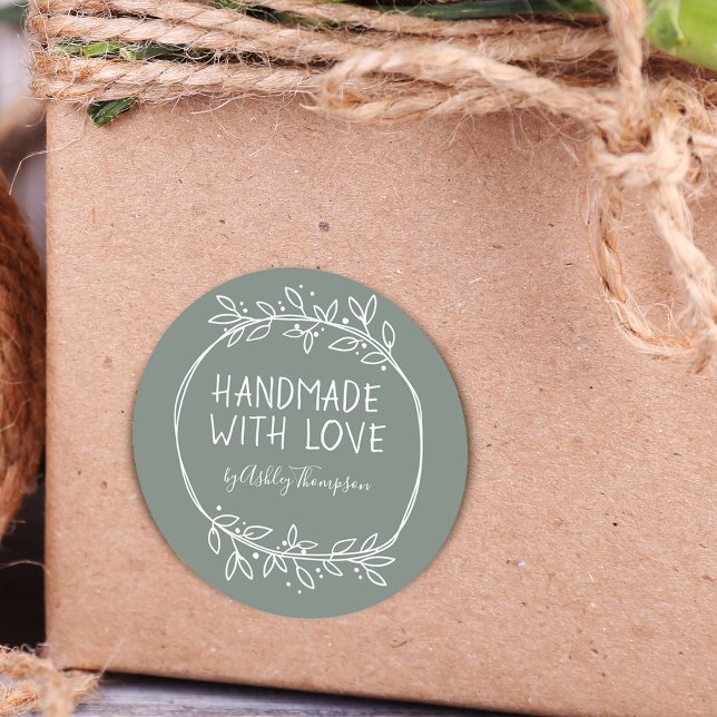 Handgezeichnete, grüne Handarbeit mit Liebe Runder Aufkleber (Von Creator hochgeladen)