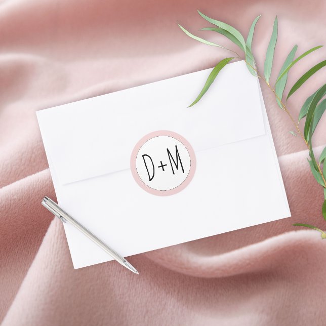 Handgezeichnete Initialen Typografie Rosa Hochzeit Runder Aufkleber (Von Creator hochgeladen)