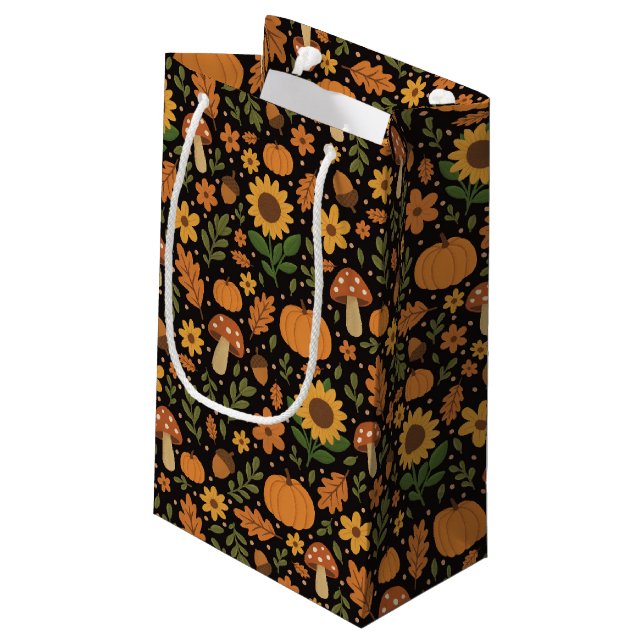 Handgezeichnete rustikale Herbst-Muster-Geschenkta Kleine Geschenktüte (Rückseite Schrägansicht)
