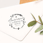 Handgezeichnete Wildblume Kranz-Rücksendeadresse Gummistempel<br><div class="desc">Ein süßes Ende zu einem neuen Anfang personalisiert sich mit Namen und Rücksendeadressen mit handgezeichnet Wildblumen. Melde mich,  wenn du Hilfe brauchst oder spezielle Wünsche hast.</div>