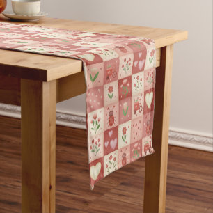 Handgezeichneter süßer Patchwork - Tischläufer