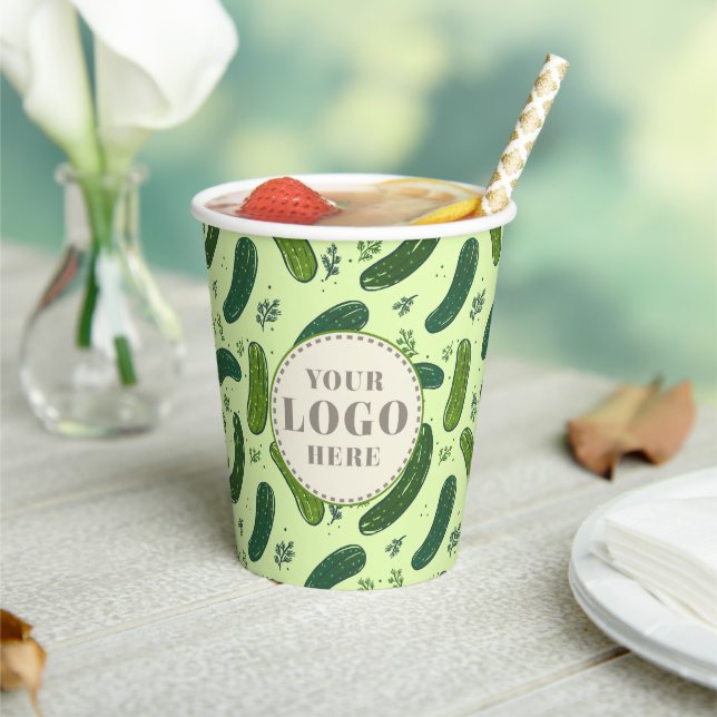 Handgezeichnetes Dill-Pickle-Muster mit Logo Pappbecher (In Situ)