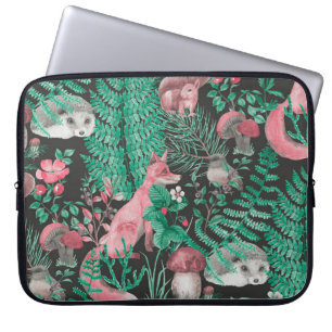 Handgezeichnetes nahtloses Muster mit Aquarellwald Laptopschutzhülle