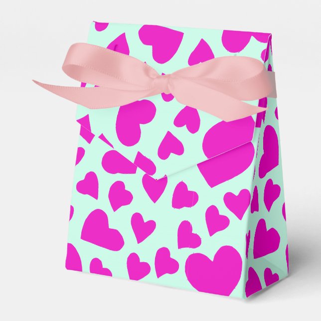 Handgezeichnetes rosafarbenes Herzvalentingeschenk Geschenkschachtel (Vorderseite)