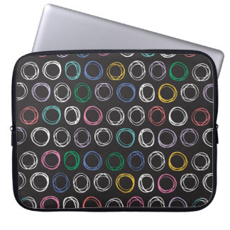 Handgezogenes Muster mit bürstenbehafteten Linien, Laptopschutzhülle
