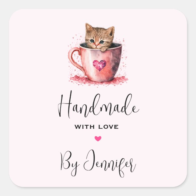 Handmade mit Liebe Kitten in a Teacup with Hearts Quadratischer Aufkleber (Vorderseite)