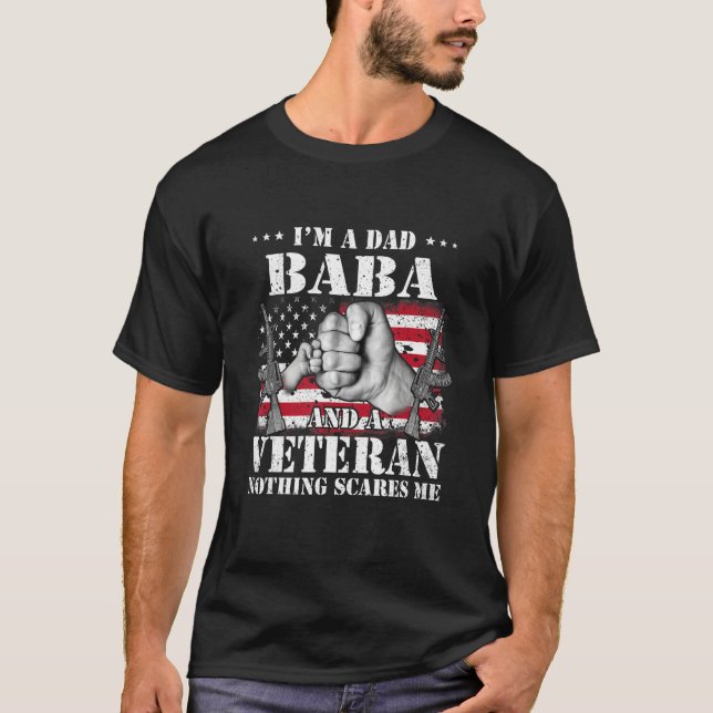 Hands Flag I m A Dad Baba And A Veteran Nothing Sc T-Shirt (Vorderseite)