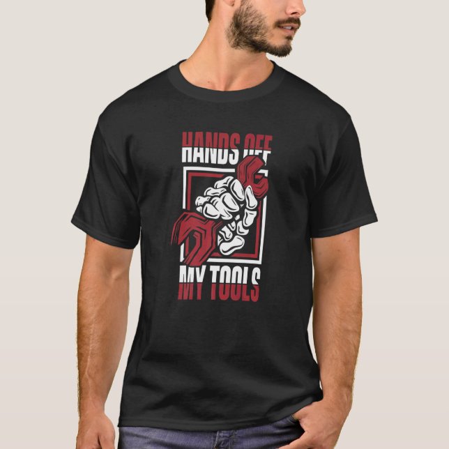 Hands von der Mechatronics Engineer Auto Mech T-Shirt (Vorderseite)