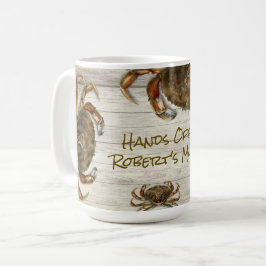 Hands von Strandkrabben vor personalisierter Umarm Kaffeetasse