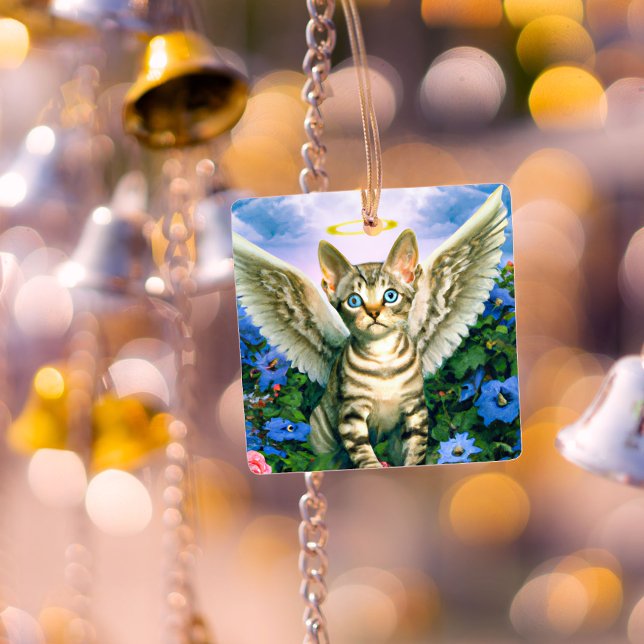 Handsome Tabby Kitten Angel Wings Halo Ornament Aus Metall (Von Creator hochgeladen)