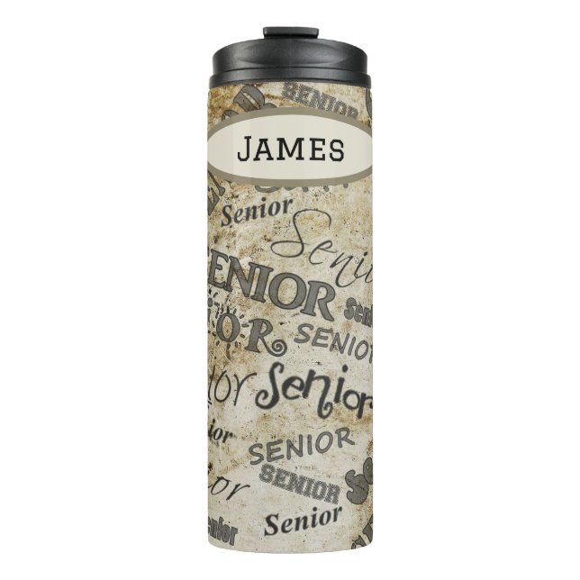 Handsome Tan und Black Senior Typografy Thermosbecher (Vorderseite)
