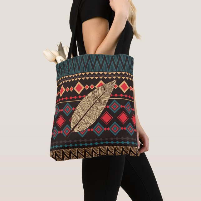 Handtasche für schwarze und rote Tribal-Muster (Von Nahem)