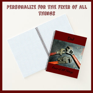 Handwerker-Fixierer aller Dinge mit roten Handgrif Notizbuch