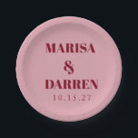 Handwriting-Skript Red Pink Custom Wedding Pappteller<br><div class="desc">Die personalisierten Hochzeitszettel-Teller mit eleganten Handschriften in romantischem Rot und Rosa servieren stilvoll. Diese langlebigen Teller eignen sich ideal für Hochzeitsfeiern, Brautpartys, Probe-Dinners und Verlobungsfeiern und sorgen für eine koordinierte Touch in Ihrem Tischdekor. Passen Sie mit Ihren Namen, Initialen oder Hochzeitsdatum für ein stilvolles Detail, das Ihre gesamte Feier zusammen...</div>