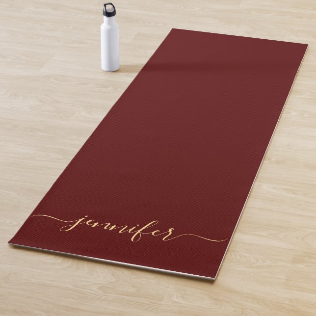 Handwritten Gold Script Personalized Name Maroon Yogamatte (Beispiel)