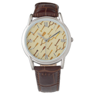 Handyman-Werkzeuge auf Kamelbräune Armbanduhr