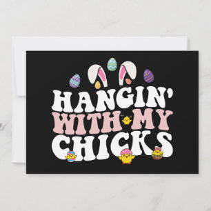 Hänge mit meinen Hühnern Osterhase Groovy Retro Einladung