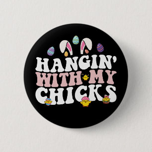 Hänge mit meinen Hühnern Ostern Hase Groovy Retro Button