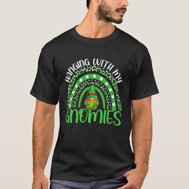 Hanging With My Gnomies Cute Gnomes St Patricks Da T-Shirt (Vorderseite)
