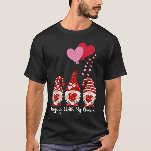Hanging With My Gnomies Funny Gnome Friend Valenti T-Shirt (Vorderseite)