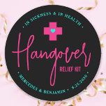 Hangover Relief Kit Hot Pink Aquamarine Gastgesche Runder Aufkleber<br><div class="desc">Hangover Relief Kit ! Diese lustigen Gastgeschenk Hochzeiten-Aufkleber sind perfekt, um Ihre eigenen Kater-Erholung-Kits für Ihre Gäste zu machen, unverzichtbar, wenn Sie eine offene Bar planen. Besuchen Sie unsere Kollektion für Gastgeschenke Hochzeiten, Kater-Favoriten und Hochzeitsfeste. Personalisieren Sie Ihre Daten mit Namen und Datum. COPYRIGHT © 2020 Judy Burrows, Black Dog...</div>