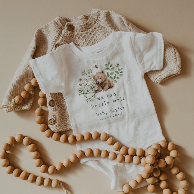 HANNAH Wir können die Ankündigung der Schwangersch Baby Strampler (HANNAH We Can Bearly Wait Pregnancy Announcement Baby Bodysuit)