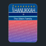 Hannukah menorah Foto Foto Magnet<br><div class="desc">.Feiern Sie acht Tage und acht Nächte des Festivals der Lichter mit Hanukkah-Karten und Geschenken. Das Lichterfest ist hier. Lächle die Menorah,  spiele mit dem dreiel und feiere auf Latkes und Sufganiyots. Feiern Sie den Geist von Hanukkah mit Freunden,  Familie und Lieben,  indem Sie ihnen Happy Hanukkah wünschen.</div>