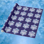 Hannukah Menorah und Star Geschenkpapier<br><div class="desc">Feiern Sie acht Tage und acht Nächte des Festivals der Lichter mit Hanukkah-Karten und Geschenken. Das Lichterfest ist hier. Lächle die Menorah, spiele mit dem dreiel und feiere auf Latkes und Sufganiyots. Feiern Sie den Geist von Hanukkah mit Freunden, Familie und Lieben, indem Sie ihnen Happy Hanukkah wünschen.</div>
