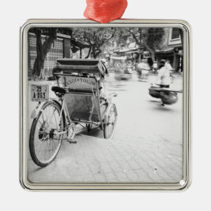 Hanoi Vietnam, Cyclo in Old Hanoi Ornament Aus Metall