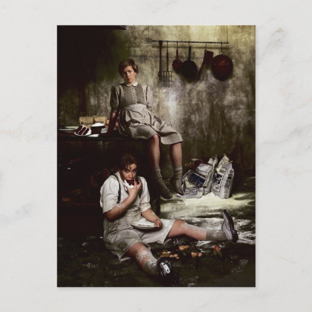 Hansel und Gretel mit Schokoladenkuchen Postkarte (Vorderseite)