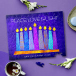Hanukkah Blue Boho Candle Pattern Peace Liebe Ligh<br><div class="desc">"Frieden, Liebe und Licht." Eine spielerische, moderne, künstlerische Abbildung von Boho Musterkerzen in einer Menorah hilft Ihnen, den Urlaub von Hanukkah zu beginnen. Die blauen Kerzen mit bunten Imitat-Folienmustern überlagern einen reichen, tiefblauen, strukturierten Hintergrund. Genießen Sie die Wärme und Freude der Ferienzeit, wenn Sie dieses atemberaubende, farbenfrohe Hanukkah-Puzzle benutzen. Passende...</div>