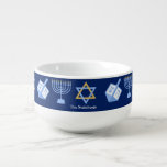 Hanukkah Blue Menorah Dreidel Pattern Chanukah Große Suppentasse<br><div class="desc">Schöne Hanukkah Suppe in hübschem Blau mit einem coolen Muster von Judaism star,  dreidel für lustige Chanukah-Spiele,  und die jüdische Menorah für den Urlaub.</div>