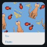 Hanukkah Cat Dreidel Blue Aufkleber<br><div class="desc">Liebhaber von Katzen werden begeistert sein von diesem lustigen, skurrilen "Hanukkat"-Geschenkticker mit einer orangefarbenen, neugierigen Tabbattkatze, die eine Kippah, rote dreiköpfige und gelbe Menorahs/Kanukiahs auf hellblauem Hintergrund trägt. Ideal, um Ihre Hannukah / Chanukah Geschenke während des jüdischen Festes der Lichter zu verpacken! Personalisieren Sie den Text mit Ihrem Familiennamen.</div>