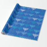 Hanukkah Chanukah Chanukkiah Menorah Muster Blue Geschenkpapier<br><div class="desc">Hanukkah Chanukah Chanukkiah Menorah Muster. Geschmackvoll modernes minimalistisches Design. Ideal für die jüdischen Feiertage und zum Feiern des Lichterfestivals. Von Kierkegaard Design Studio.</div>