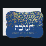 Hanukkah Chanukah Gold Glitzer Hebräisch<br><div class="desc">Unsere Hanukkah / Chanukah Gold Glitzer Karte beinhaltet das hebräische Wort Chanukah und "LIGHT UP THE NIGHT" ( TEXT auf der Vorderseite kann geändert werden). Eine elegante, festliche Art, Ihre Hanukka/ Chanukah Wünsche mit Freunden, Familie und Kunden zu teilen! Mit einer Menorah und Raum, um mit Ihrem Gruß auf der...</div>