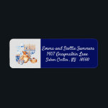Hanukkah Chanukah Rücksendeadresse Blue<br><div class="desc">This design was created though digital art. It may be personalized in the area provide or customizing by choosing the click to customize further option and changing the name, initials or words. You may also change the text color and style or delete the text for an image only design. Kontakt...</div>