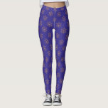 Hanukkah Chanukah Star von David Menorah Gold Blue Leggings<br><div class="desc">Dazzle im Stil dieser Hanukkah mit unserem Stern von David Menorah Leggings! Diese Leggings sind eine schöne Hommage an das Festival der Lichter, die mit eleganten goldenen und blauen Designs mit dem Stern von David und der strahlenden Menorah geschmückt ist. Egal ob Sie Kerzen beleuchten, festliche Mahlzeiten genießen oder den...</div>