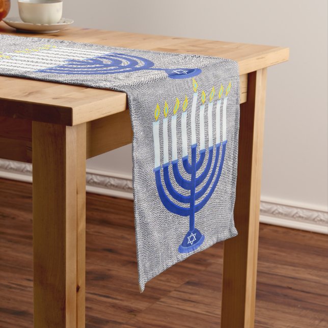 Hanukkah Dark Blue Menorah Silver Holiday Deco Großer Tischläufer (Beispiel)
