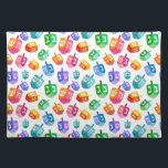 Hanukkah Dreidels Rainbow Watercolor Holiday Stofftischset<br><div class="desc">Hanukkah Dreidels Rainbow Watercolor Holiday Pattern. Chanukah dreidels in Regenbogenfarbe multicolor.</div>