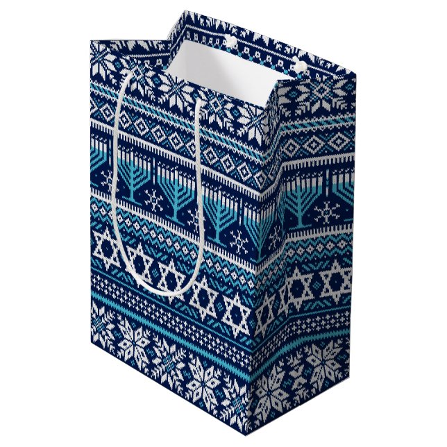 Hanukkah Fair Isle Imitats Strick Sweater Mittlere Geschenktüte (Rückseite Schrägansicht)