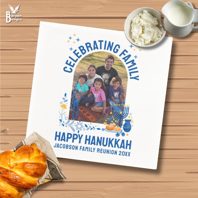 HANUKKAH FAMILY WIEDERSEHEN - Anpassbares Foto Serviette (Celebrating Family Hanukkah napkins with customizable photo and text. Ideal for Chanukah reunions.)